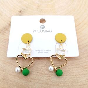 Brand New Gold Tone Green & Yellow Hearts Pearl Earring